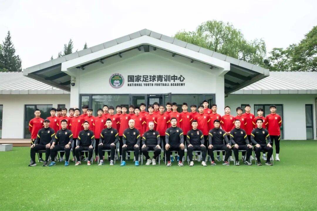 从校园球场到曼联青训营 沙坪坝14岁少年“闯”进国足名单